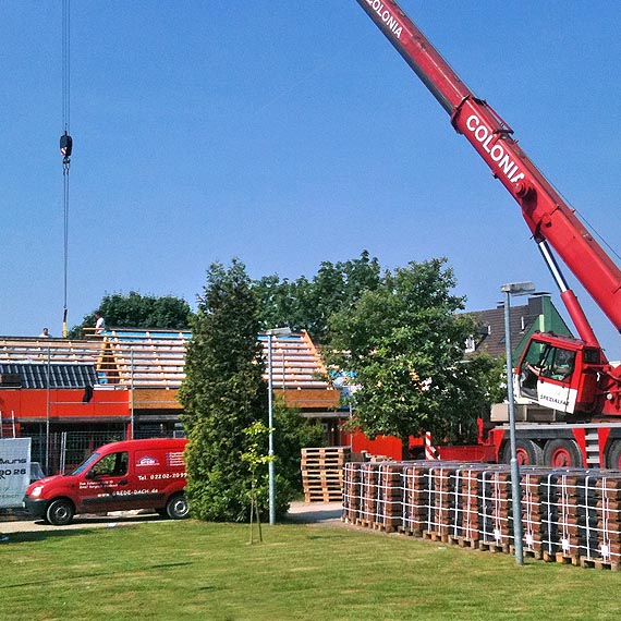 Bedachung mit schwerem Gerät - Kran