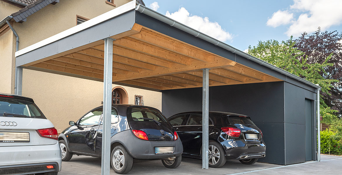 Carport mit Stahlträgern und Holzdachkonstruktion, Fassadenverkleidung aus Haushaut Aluminiumverbund-Fassadentafeln PEARLS, anthrazit