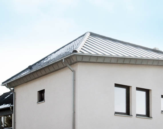 Alternativen zum klassischen Dachziegel: Metall, Glas und Stein