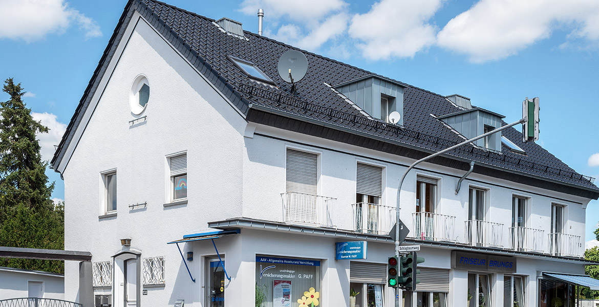 Tondachziegel schwarz (edelengobiert), Gaubenverkleidung mit Zink Stehfalz