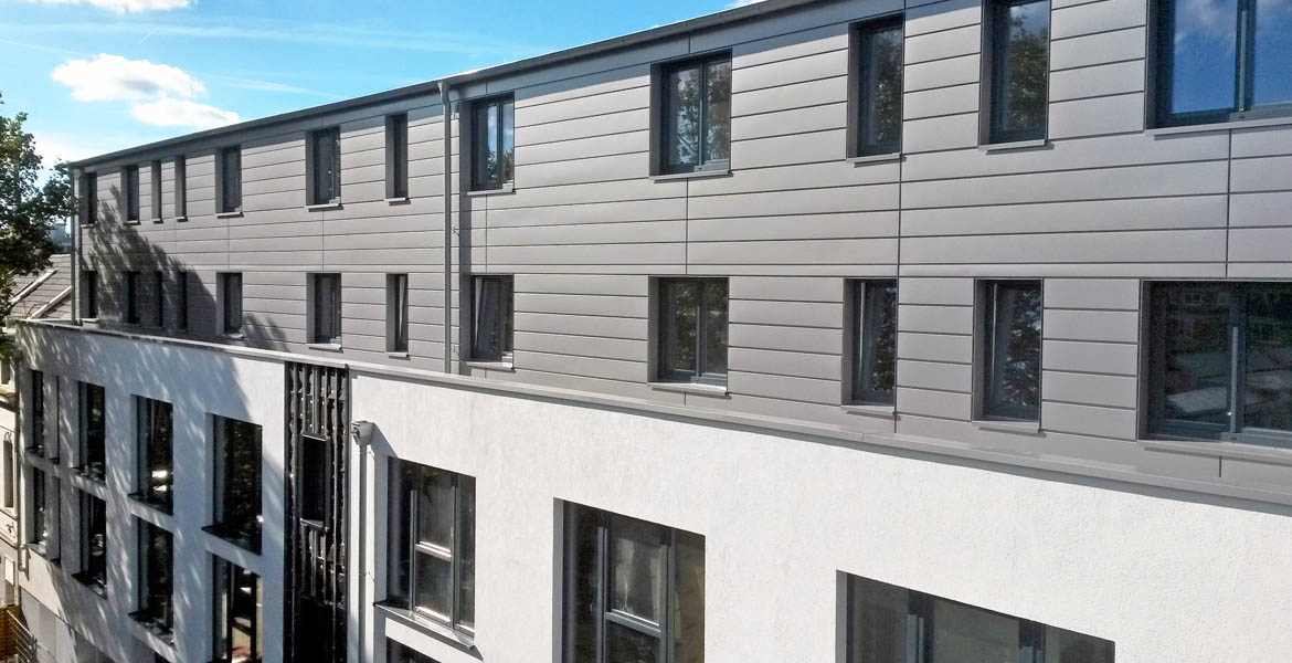 Fassade mit Zinkpaneelen aus vorbewittertem Zink